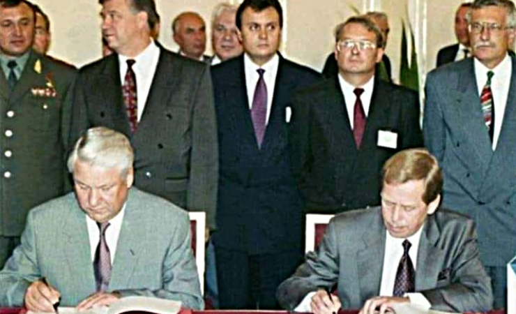 Péče o válečné hroby a pomníky je podepsaná Havlem a Jelcinem