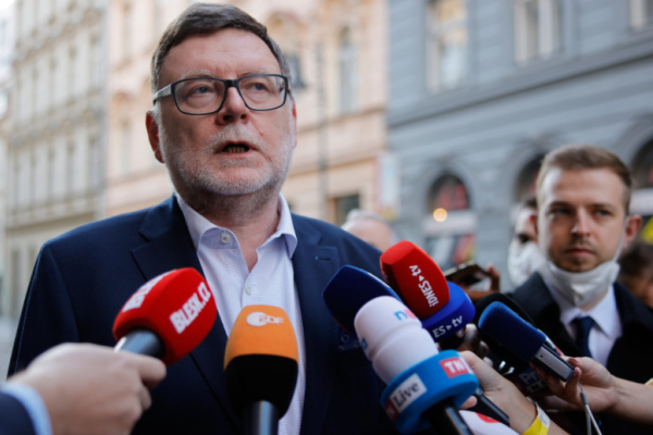 Program se píše, řeč se mluví, sliby se slibují a blázni se radují