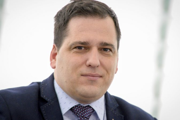 Europoslanec Zdechovský: Více Bruselu než Česku