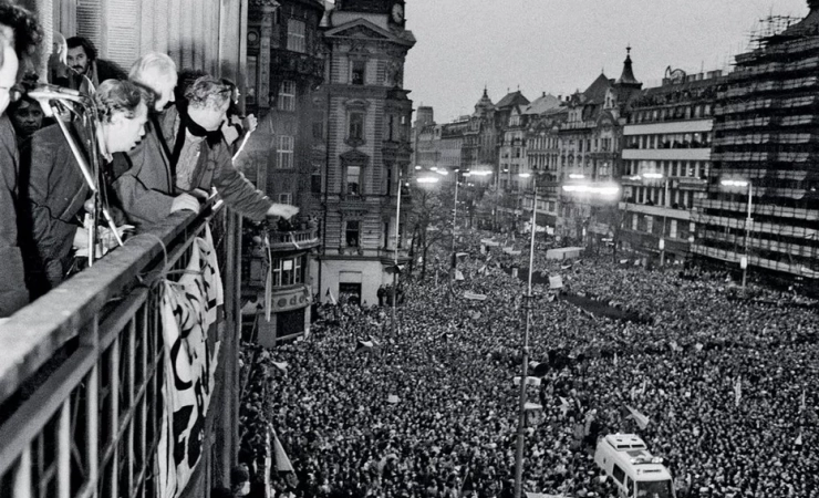 Chcete vědět jak nás 17. listopadu 1989 dostal Západ na kolena a proč?
