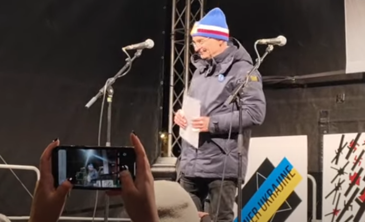 Kdo stojí na jevišti, neměl by poučovat o politice: Ivan Trojan a jeho „slušnost“ v praxi