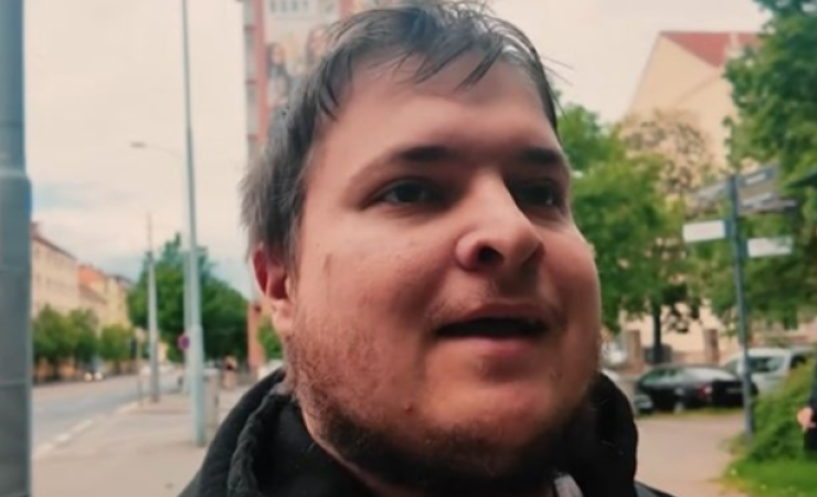 Rajchl vs. gang Oganesjan – Kde končí protest a začíná šikana?