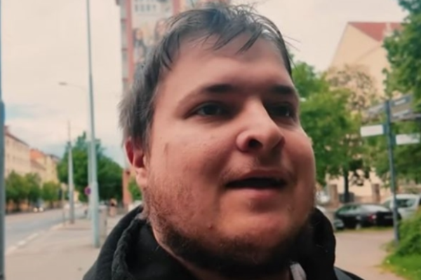 Rajchl vs. gang Oganesjan – Kde končí protest a začíná šikana?